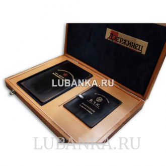 Книга «Настоящему Чекисту и обложка на водительское удостоверение» в подарочном коробе